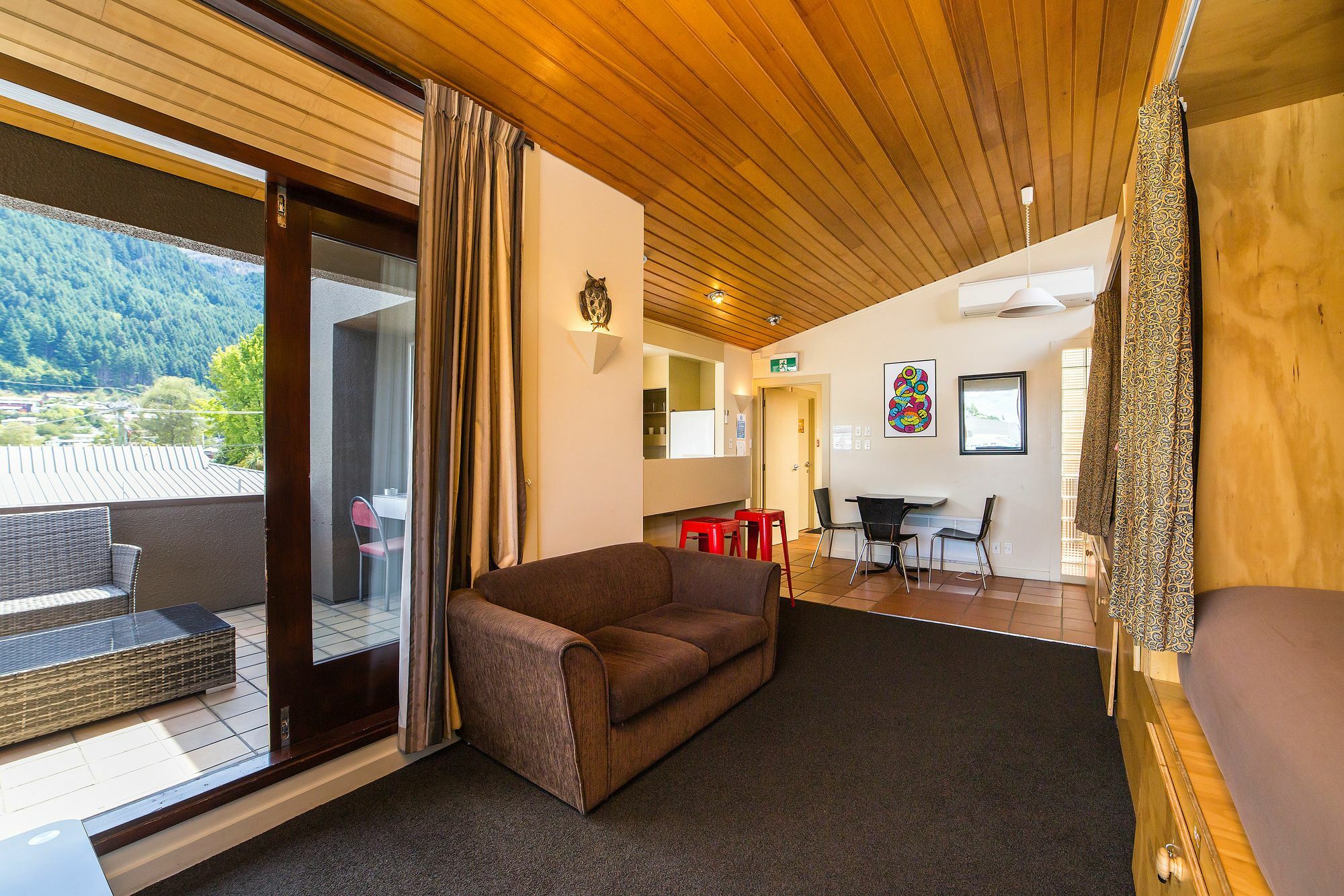 Sir Cedrics Tahuna Pod Hostel Queenstown Exterior photo